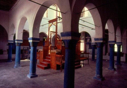Arcades à l'intérieur de la synagogue de la Ghriba